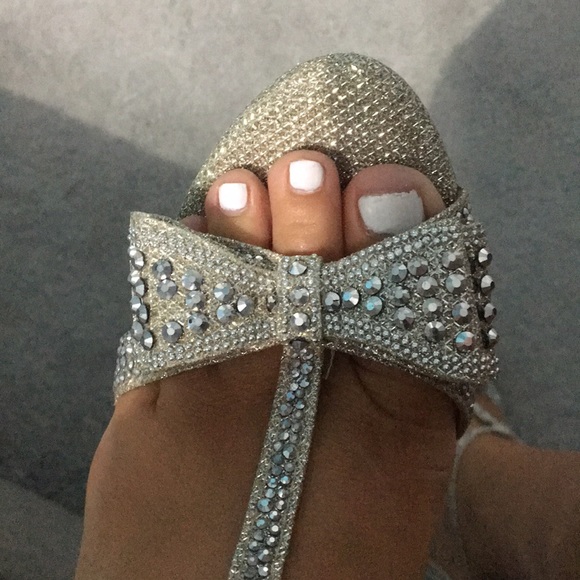 INC Bow Heels - Picture 5 of 8